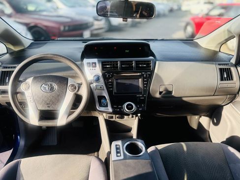Used 2014 Toyota Prius V Two image 27