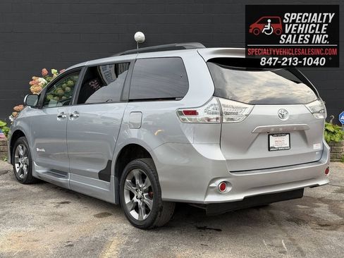 Used 2014 Toyota Sienna SE FWD image 7