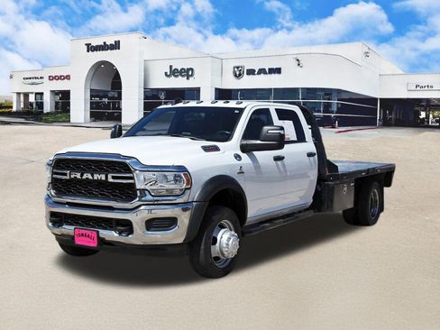 Used 2024 RAM 5500 Tradesman w/ Chrome Appearance Group image 3
