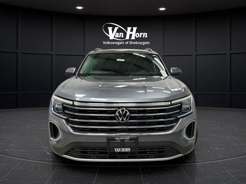 Used 2024 Volkswagen Atlas SE AWD/4WD image 2