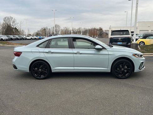 New 2026 Volkswagen Jetta SE image 9