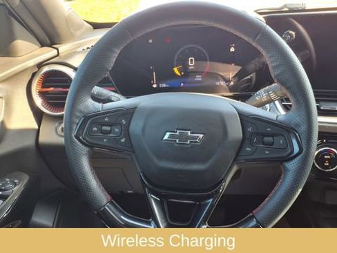 Used 2025 Chevrolet Trax RS w/ Sunroof Package image 19