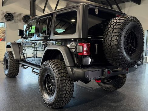 Used 2024 Jeep Wrangler Unlimited Rubicon w/ Capability Package image 9