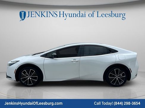 Used 2024 Toyota Prius XLE FWD image 9