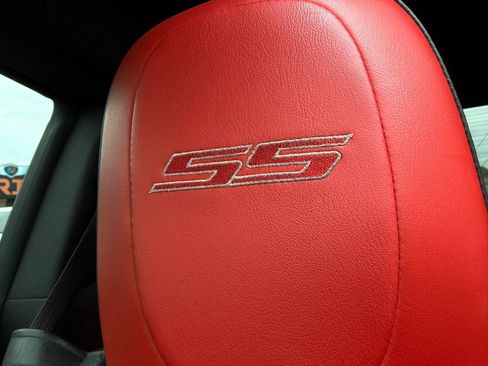 Used 2010 Chevrolet Camaro SS w/ LPO, Ground Effects Package RWD image 30