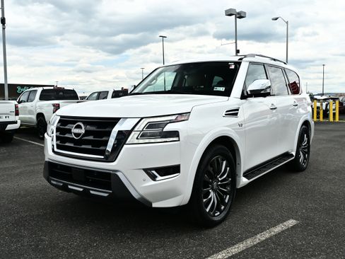 Used 2022 Nissan Armada Platinum w/ Captain's Chairs Package AWD/4WD image 4