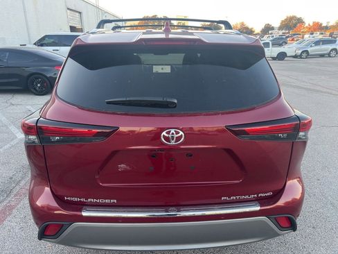 Used 2025 Toyota Highlander Platinum image 5