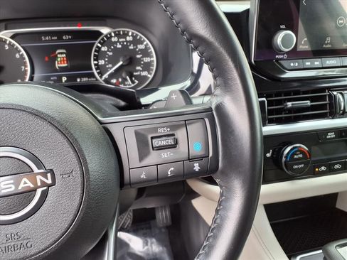 Used 2024 Nissan Pathfinder SV AWD/4WD image 17
