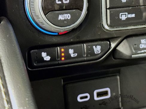 Used 2023 Chevrolet Suburban Premier AWD/4WD image 25