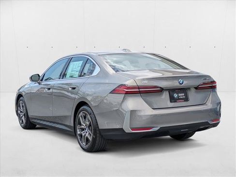 Used 2025 BMW i5 xDrive40 w/ Premium Package image 9