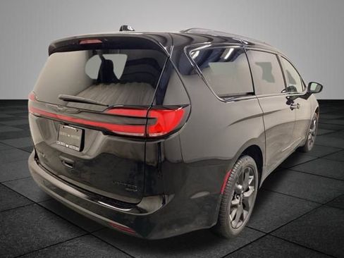 New 2026 Chrysler Pacifica Limited w/ S Appearance Package image 7