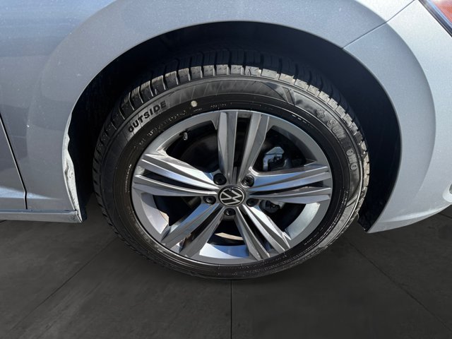 Used 2024 Volkswagen Jetta SE FWD image 9