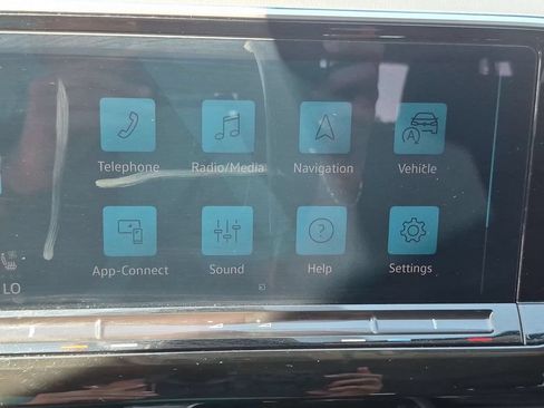 Used 2025 Volkswagen Atlas SE AWD/4WD image 17