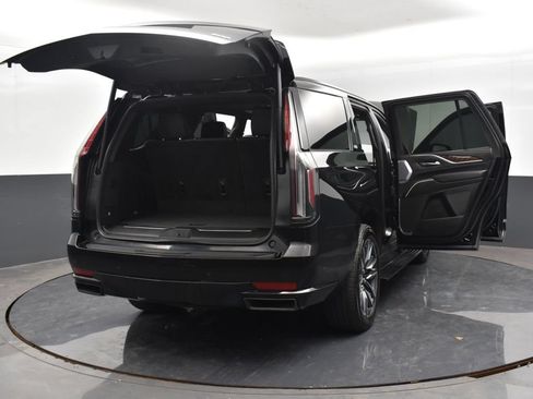 Used 2023 Cadillac Escalade Sport Platinum w/ Heavy-Duty Trailer Package AWD/4WD image 31