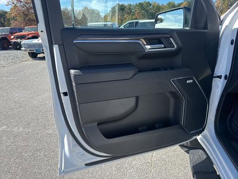 Used 2025 Chevrolet Silverado 1500 LT Trail Boss w/ Convenience Package II image 27