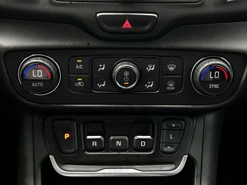 Used 2020 GMC Terrain SLE w/ Driver Convenience Package AWD/4WD image 20