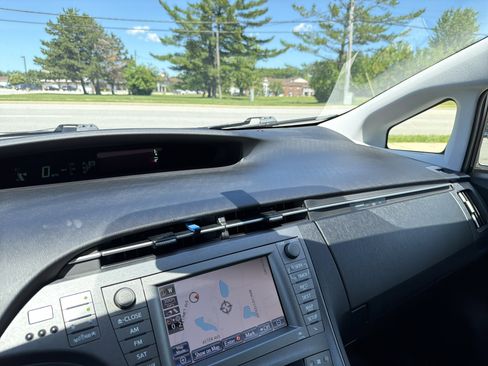Used 2013 Toyota Prius Four w/ Deluxe Solar Roof Pkg FWD image 24