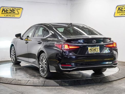 Used 2025 Lexus ES 300h w/ Accessory Package (Z2) FWD image 2