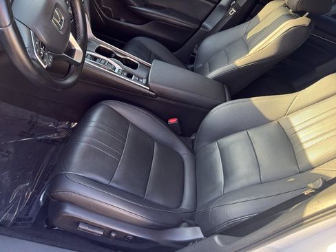 Used 2019 Honda Accord Touring image 12