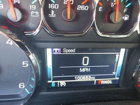 Used 2018 Chevrolet Suburban LT image 10