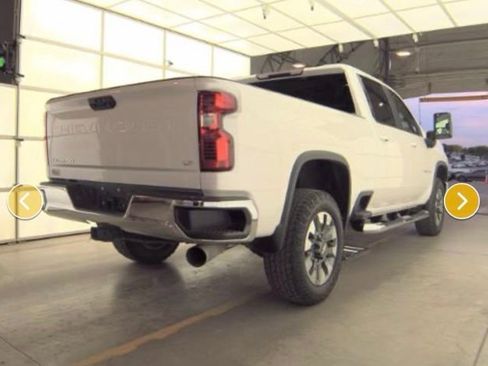 Used 2022 Chevrolet Silverado 2500 LT w/ Convenience Package image 6