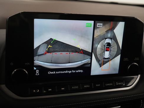 Used 2022 Nissan Rogue Platinum w/ Head-Up Display Package image 23