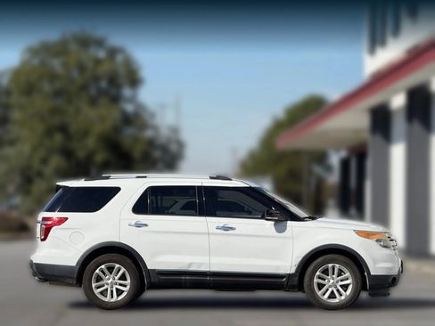 Used 2015 Ford Explorer XLT image 7