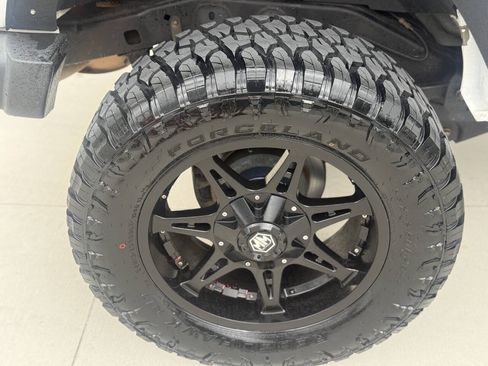 Used 2015 Jeep Wrangler Unlimited Rubicon AWD/4WD image 11