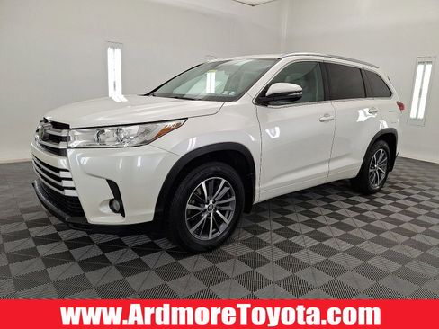 Used 2018 Toyota Highlander XLE AWD/4WD image 1
