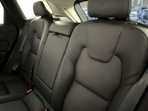 Certified 2025 Volvo XC60 B5 Plus image 24