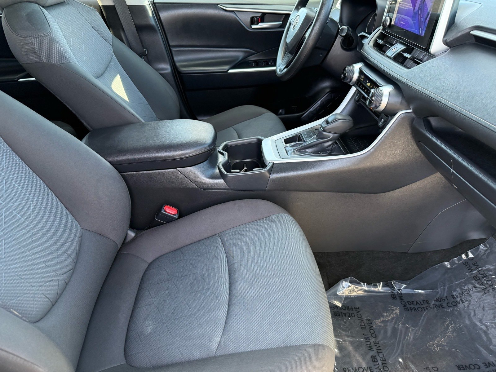 Used 2025 Toyota RAV4 XLE AWD/4WD image 31