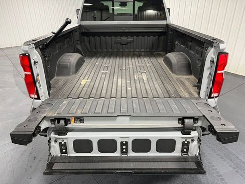 Used 2025 Chevrolet Silverado 2500 ZR2 w/ Technology Package image 23