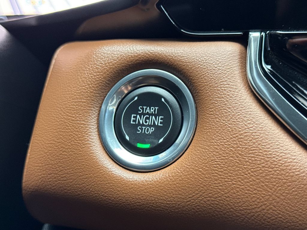 Used 2025 GMC Canyon AT4 AWD/4WD image 23