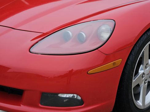 Used 2005 Chevrolet Corvette Convertible w/ Preferred Equipment Group image 30