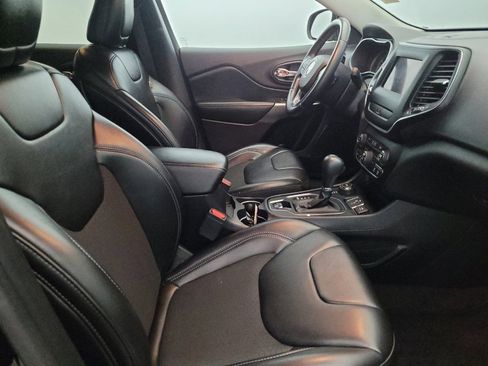 Used 2019 Jeep Cherokee Latitude Plus w/ Comfort/Convenience Group image 21