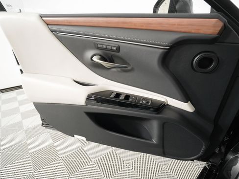 New 2025 Lexus ES 350 w/ Premium Package image 10