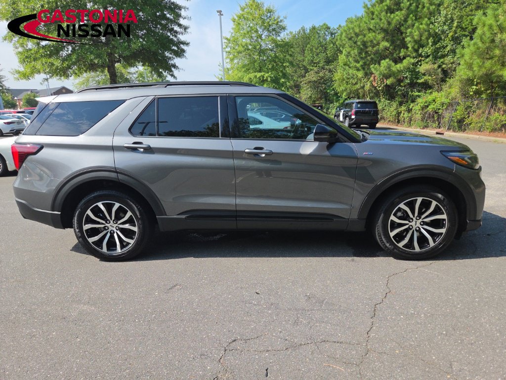 Used 2025 Ford Explorer ST-Line AWD/4WD image 10