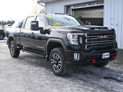 Used 2022 GMC Sierra 3500 AT4 w/ AT4 Premium Plus Package image 4