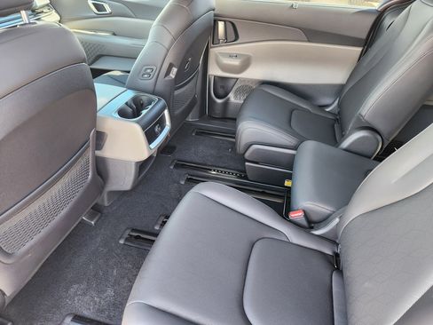 New 2026 Kia Carnival EX image 9