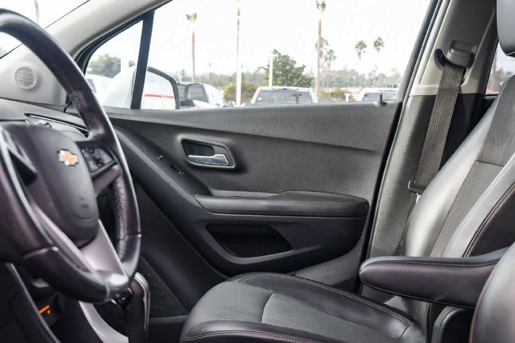 Used 2019 Chevrolet Trax LT w/ LT Convenience Package FWD image 19