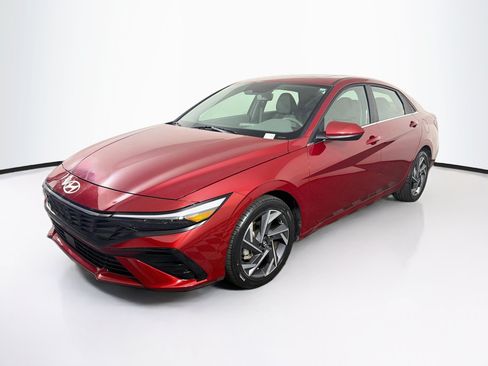 Used 2025 Hyundai Elantra SEL FWD image 3