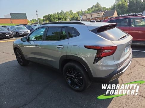 New 2026 Chevrolet Trax ACTIV w/ Sunroof Package FWD image 5