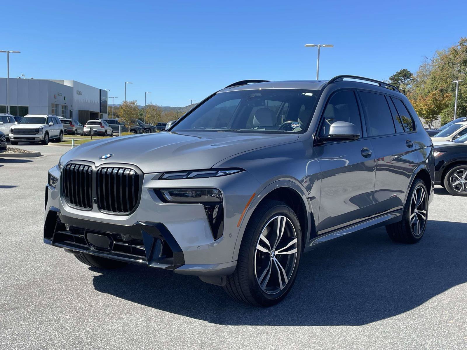 Used 2023 BMW X7 xDrive40i w/ M Sport Package AWD/4WD image 24