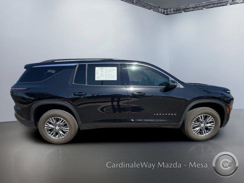 Used 2025 Chevrolet Traverse LT AWD/4WD image 3