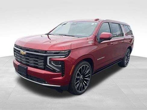 Used 2025 Chevrolet Suburban High Country AWD/4WD image 3