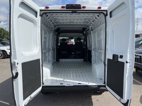 Used 2026 RAM ProMaster 2500 w/ Safety Group FWD image 8