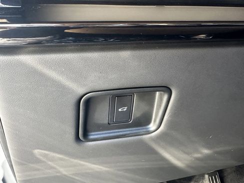 Used 2023 Land Rover Range Rover Sport SE image 37
