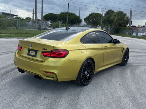 Used 2020 BMW M4 Coupe w/ Competition Package RWD image 12