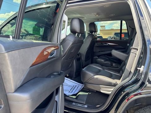 Used 2019 Cadillac Escalade Luxury image 14