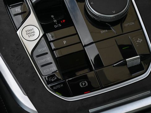 Used 2024 BMW X7 xDrive40i image 23